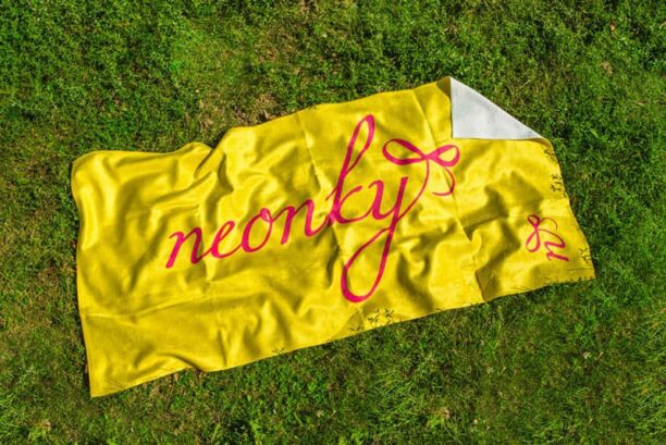 neonky-osuska-yellow-zluta